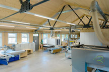 Großer Bankraum für den Zusammenbau der individuell hergestellte Küchen und Möbel nach Maß der Schreinerei Holzdesign Ralf Rapp in Geigsingen