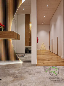 Flurmöbel Spaichingen - Einrichtungen nach Maß mit Flurspiegel, Eichelamellen und Sideboard mit indirekt beleuchtetem, halbrunden Spiegel und in Wandnische eingelassener Flurschrank in weiß u. Eiche Griffleisten