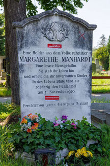 Grab von Margarethe Manhardt am Wiener Zentralfriedhof