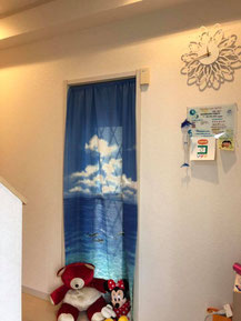 玄関に入り3階のお部屋にご案内します
