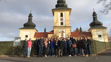 Gruppenfoto vor Maria Loreto (Starý Hrozňatov)
