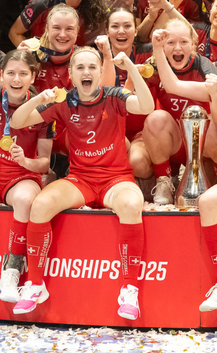 Leonie Wieland Unihockey Spielerin der KD Jets und Nationalteam Schweiz. EGO SPORTS WEAR Player/in ausgerüstet mit Hallenschuhen der Marke JOMA.