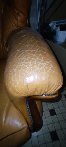 Réparation cuir fauteuil relax présentant des craquelures