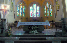L'autel de l'église Sainte Jeanne d'Arc