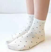 ピンドット柄の  ショートソックス  385円→180円(税込)