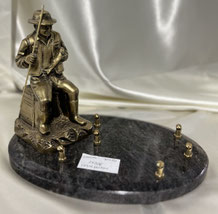 Pêcheur résine - 268 €