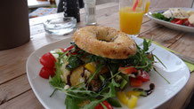 fair4world - Bagel & Coffee - Veggie Bagel