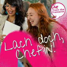 live online Seminar "Lach doch, Chef:in!" zum early bird Preis symbolisiert durch ein Bild mit lachenden Menschen im Büro und einem grafisch gestalteten Vogel mit Prozentschild im Schnabel