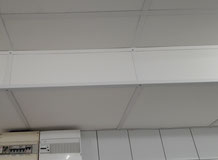 tuyauterie cachée et accessible avec un plafond suspendu