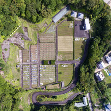 世界遺産の麓にある霊園