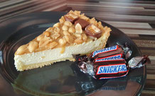 Käsekuchen mit Snickers-Topping Pampered Chef Stoneware rund Kuchengitter Teigroller