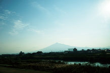 遠くに見える岩木山