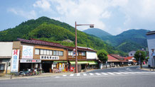 津和野駅前の貸自転車屋