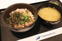 深夜営業のレストランで夜食