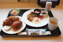 朝食に洋定食をいただく
