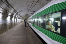 トンネル内に位置する湯檜曽駅