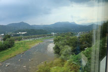 列車は利根川の上流へと進んでいく