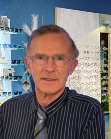 Günter Dahmen Staatl. Augenoptiker und Augenoptikermeister seit 1963 Firmengründer Günter Dahmen - Hat den goldenen Meisterbrief im Februar 2013 erhalten.