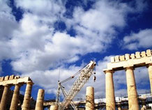 Akropolis mit Kran