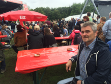 Thomas Dietzel, Vorsitzender des Linken Bündnisses Haßberge kritisiert prekäre Beschäftigung im Landkreis Haßberge. Hier im Bild beim diesjährigen UZ Pressefest in Dortmund