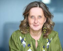 Portrait d'Olivia, partenaire bien-être de Gaëlle Pagès au Pertuis – Femme souriante et bienveillante, illustrant la collaboration professionnelle et l'accompagnement humain en Haute-Loire.