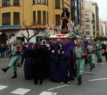 Hermandad escoltando al Cristo de Medinaceli de Castellón