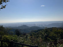 多峯主山より天覧山、朝日山、七国峠方面、狭山丘陵をのぞむ