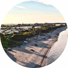 Ostsee und Campingplatz rund 2025