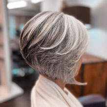 Moderner Damen Haarschnitt beim Coiffeur styl Aarau
