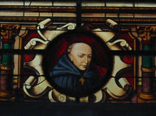 Vitrail de l'église abbatiale Saint-Michel figurant dom Hennezon abbé à l'abbaye à Saint-Mihiel