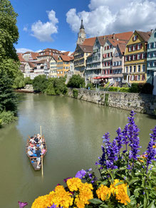 Stocherkahnfahrt auf dem Neckar in Tübingen