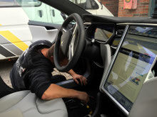 TravelControl im Tesla Model S