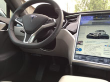 TravelControl Tesla mit Antennenweiche