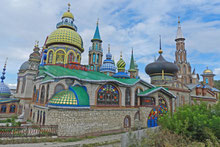 Tempel aller Religionen bei Kasan in Russland