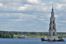 Versunkene Kirche in  Kaljasin