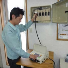 2.I-V測定器による接続箱での測定