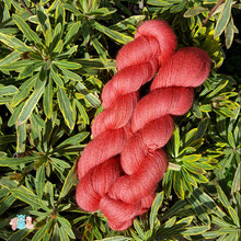Laine dentelle, lace, pour tricot coloris rouge fraise, laine de france