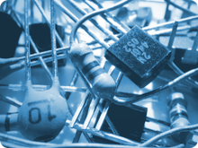 Elektronikbauteile unterschiedlicher Bauform unsortiert aufbewahrt
