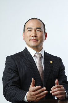顧問弁護士：黒田充宏先生