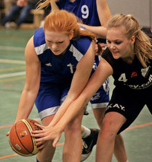 Anna von Bremen kämpft um jeden Ball. Foto: Gust