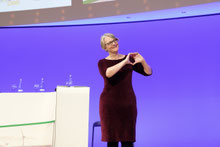 Tina Barroso moderiert das Forum Solar Plus 2025