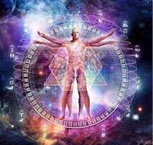 Un homme nu debout bras écartés sur fond d'univers et à l'intérieur de la roue zodiacale et des 2 triangles inversés