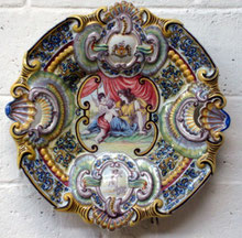 Plat avec emblême de Desvres
