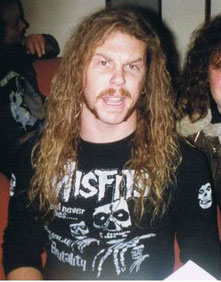 James Hetfield mit Legacy Of Brutality MISFITS-Shirt