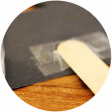 Bild: DIY Oster Schilder basteln - Mit dieser Freebie Bastelvorlage Oster Schilder und Photoprops als Deko für Ostern selber machen; gefunden auf www.partystories.de