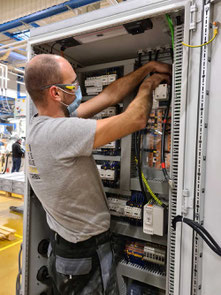  Câblage d'une armoire électrique par un électricien