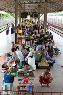 Mit dem Zug durch Myanmar
