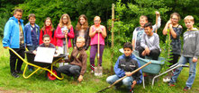 Schüler der Hefner-Alteneck-Schule haben eine Traubeneiche gepflanzt (Fotos/Text: Thomas Staab/LBV)