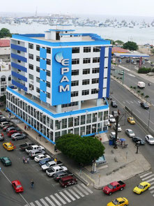 Edificio de la Empresa Pública Aguas de Manta (EPAM). Manta, Ecuador.