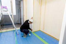 クロス張替作業風景の写真